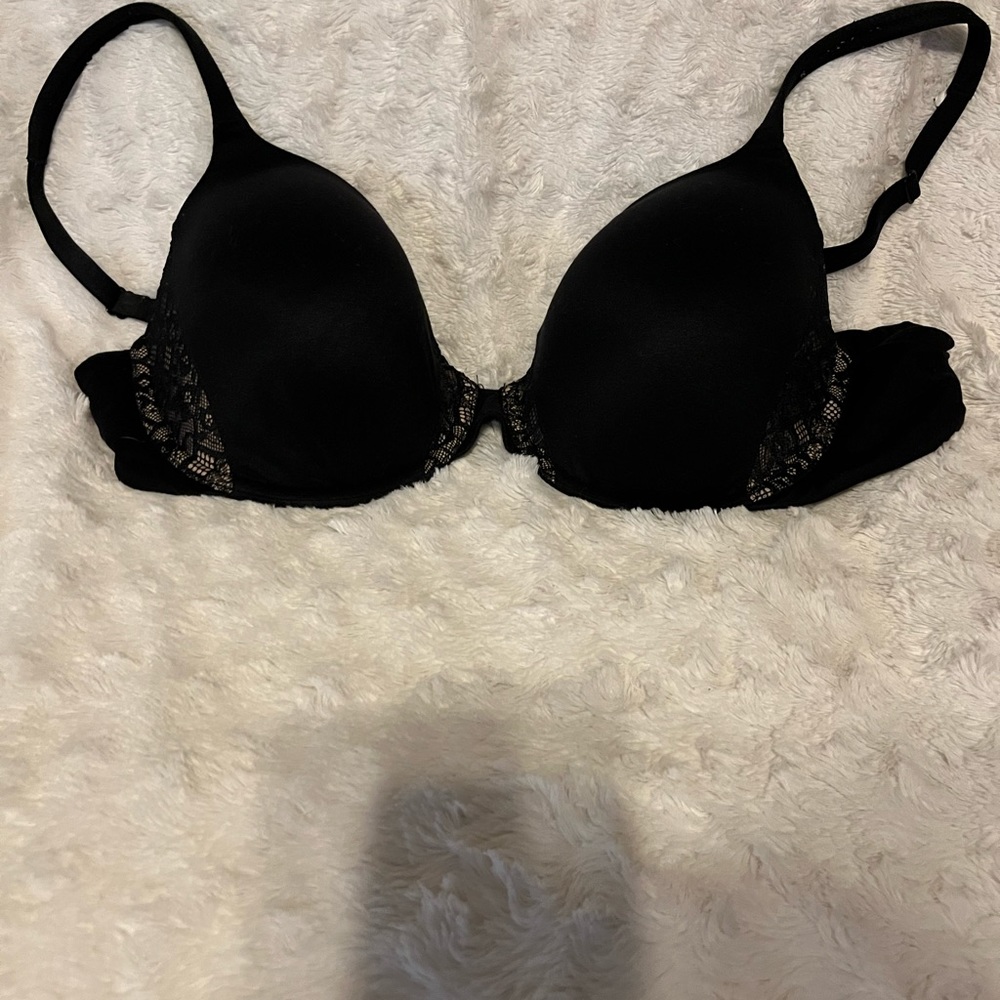 Black Victoria’s Secret bra